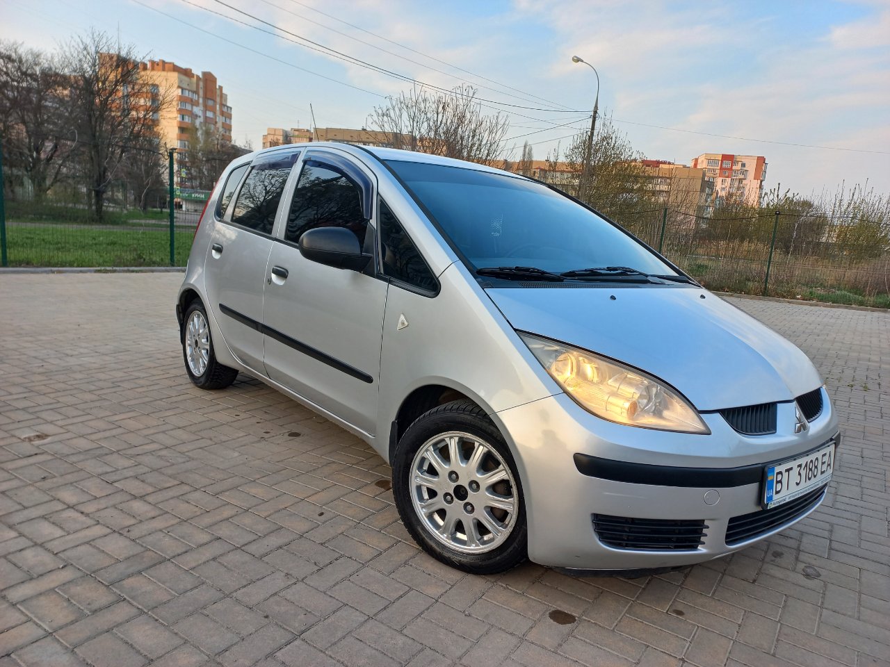 Mitsubishi Colt - фото 2