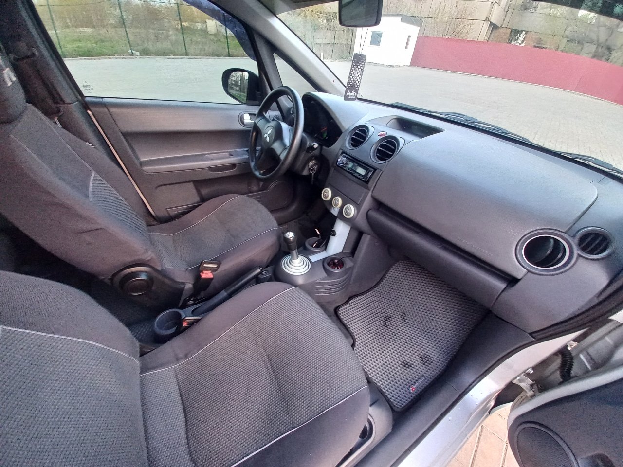 Mitsubishi Colt - фото 13