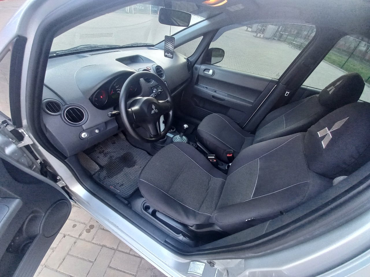 Mitsubishi Colt - фото 9