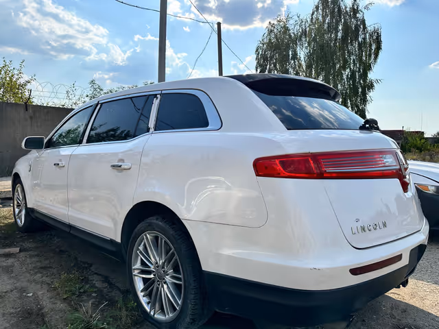 Lincoln MKT - зображення 5