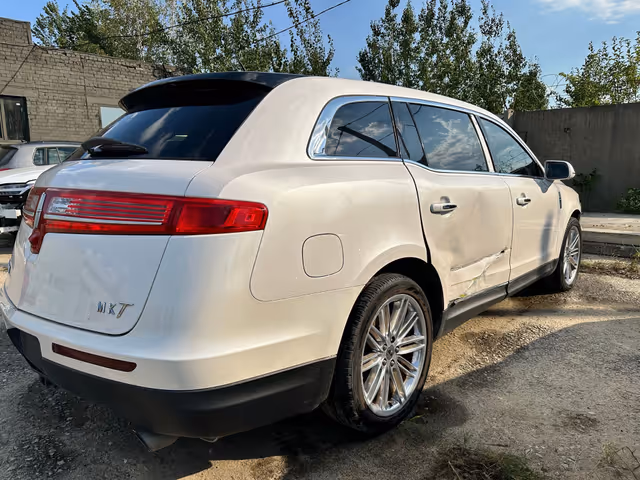 Lincoln MKT - зображення 4