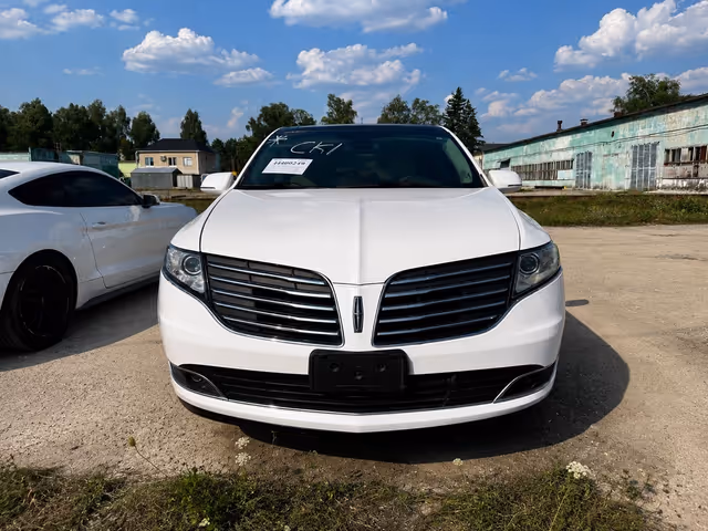 Lincoln MKT - зображення 1
