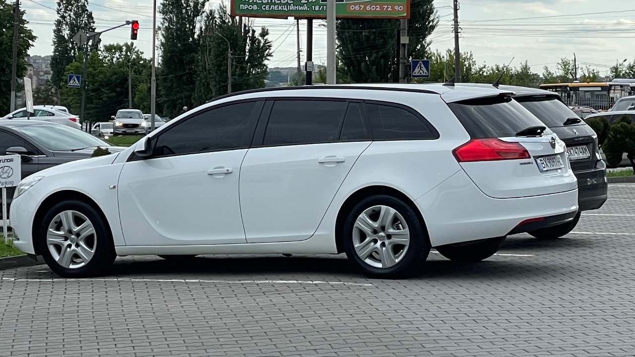 Opel Insignia - фото 1