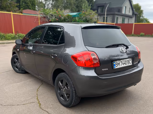 Toyota Auris - зображення 4