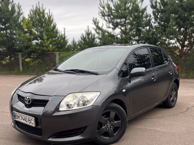 Toyota Auris - зображення 1