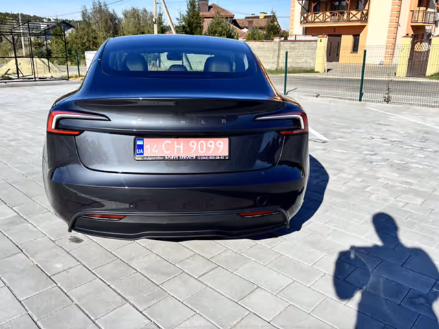 Tesla Model 3 - зображення 5