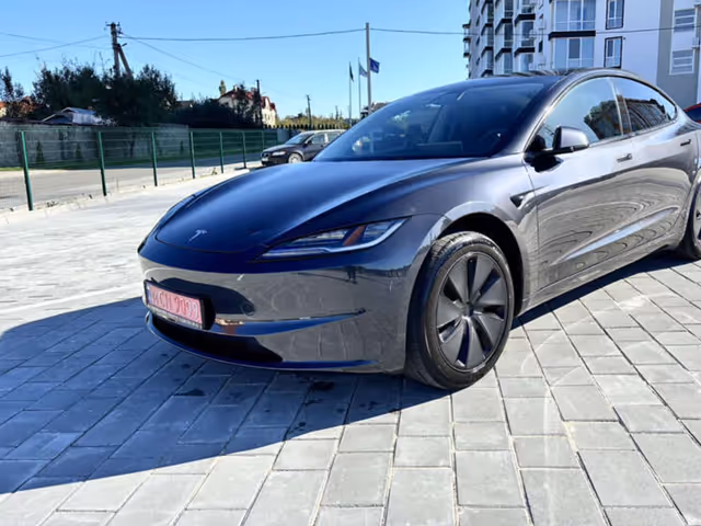 Tesla Model 3 - зображення 3