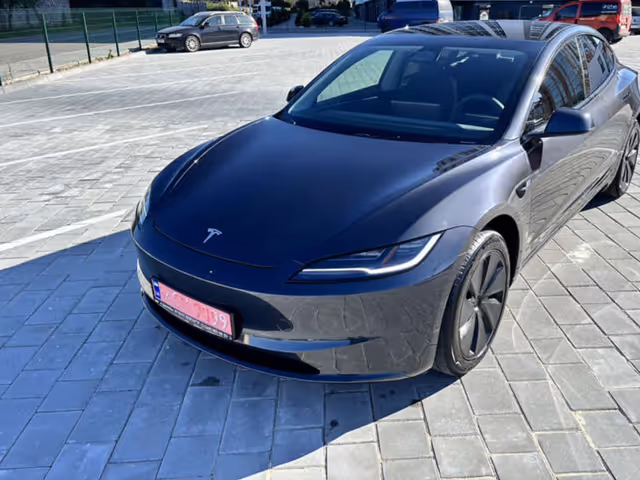 Tesla Model 3 - зображення 1