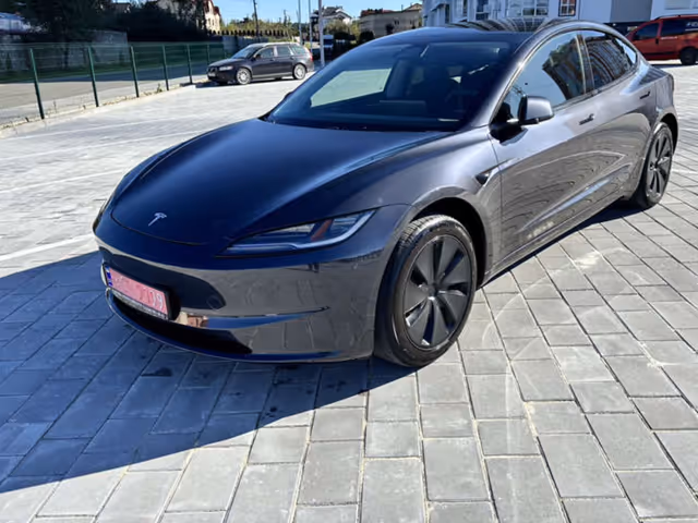 Tesla Model 3 - зображення 2