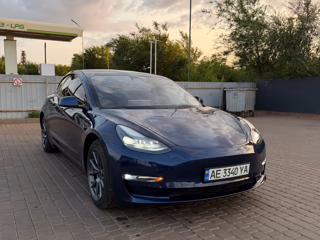 Tesla Model 3 - зображення 1