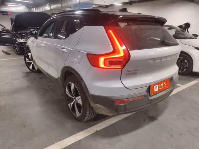 Volvo XC40 - зображення 3