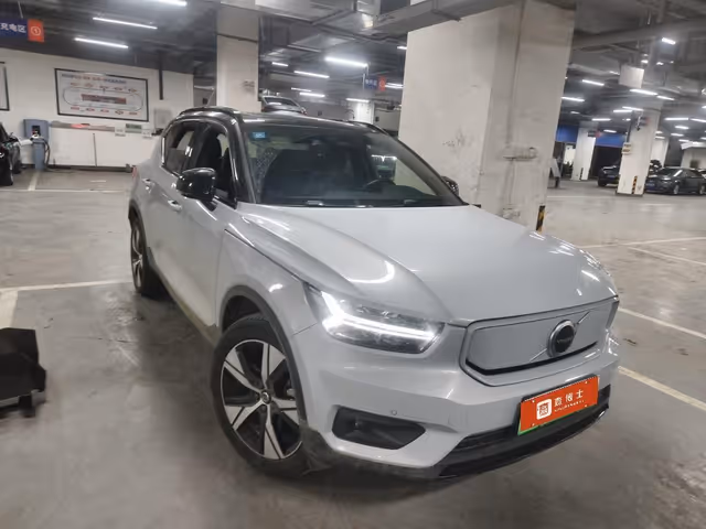 Volvo XC40 - зображення 1