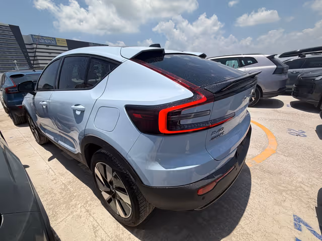 Volvo XC40 - зображення 4