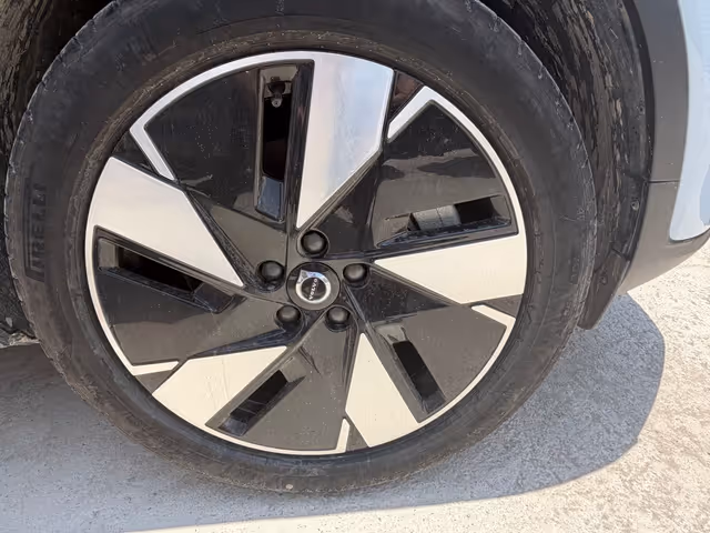 Volvo XC40 - зображення 5
