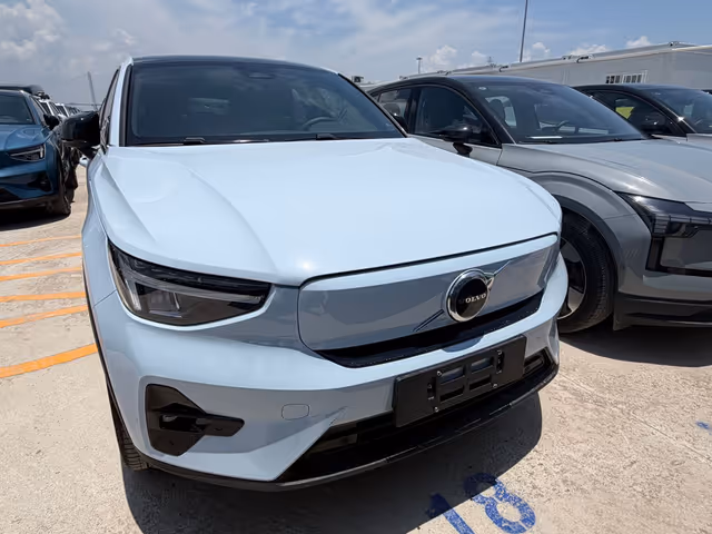 Volvo XC40 - зображення 2