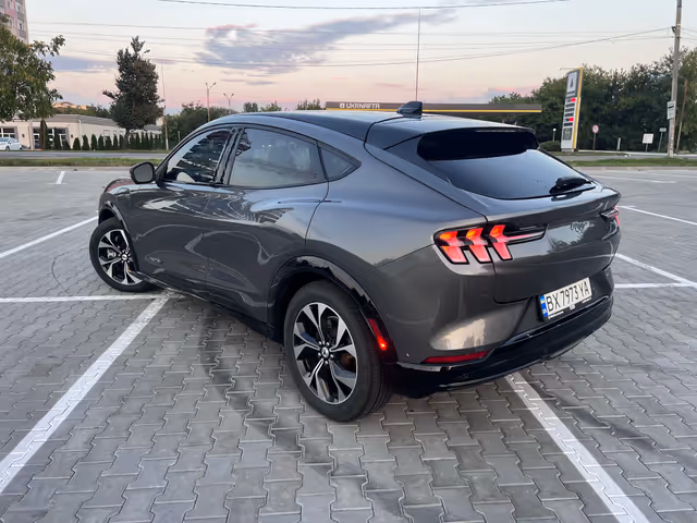 Ford Mustang Mach-E - зображення 5