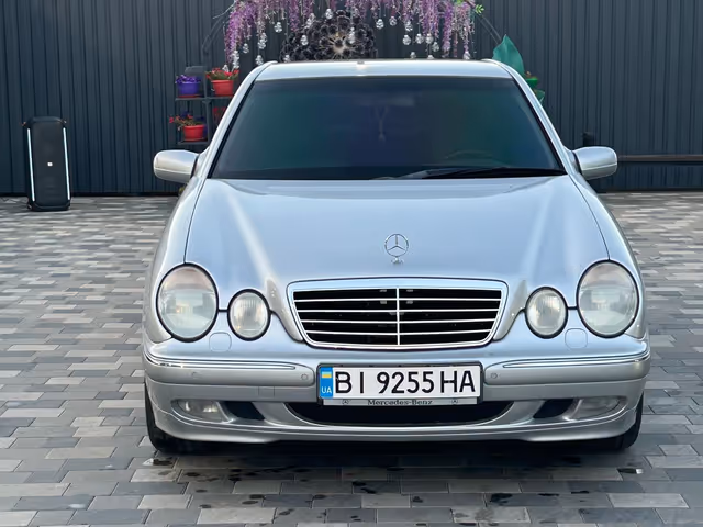 Mercedes-Benz E-Класс - зображення 2
