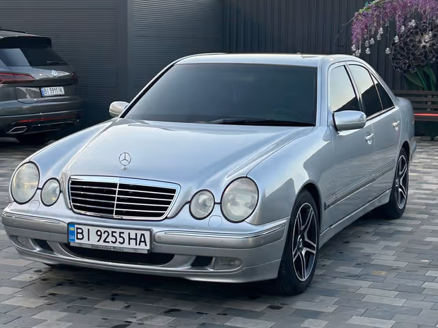 Mercedes-Benz E-Класс - зображення 3