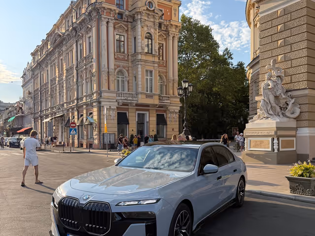 BMW 7 серії - зображення 2