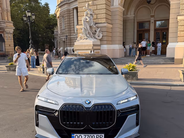 BMW 7 серії - зображення 1