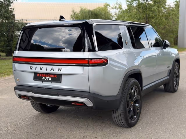 Rivian R1S - зображення 4
