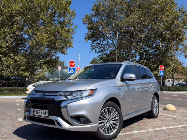 Mitsubishi Outlander - зображення 1