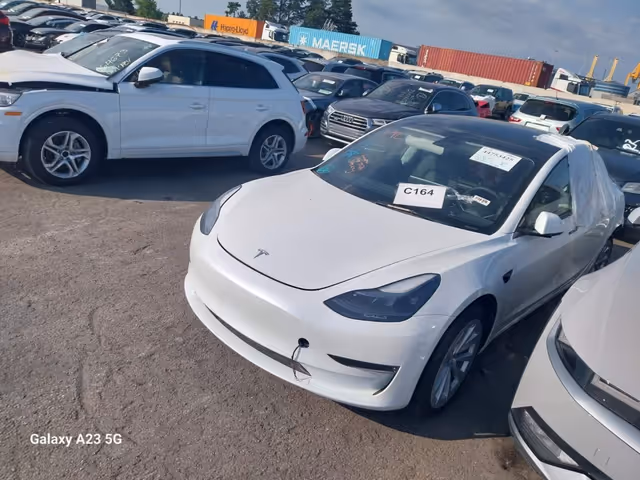 Tesla Model 3 - зображення 4