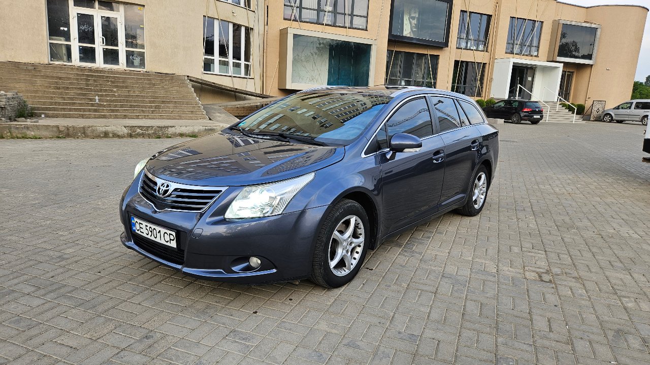 Toyota Avensis - фото 1