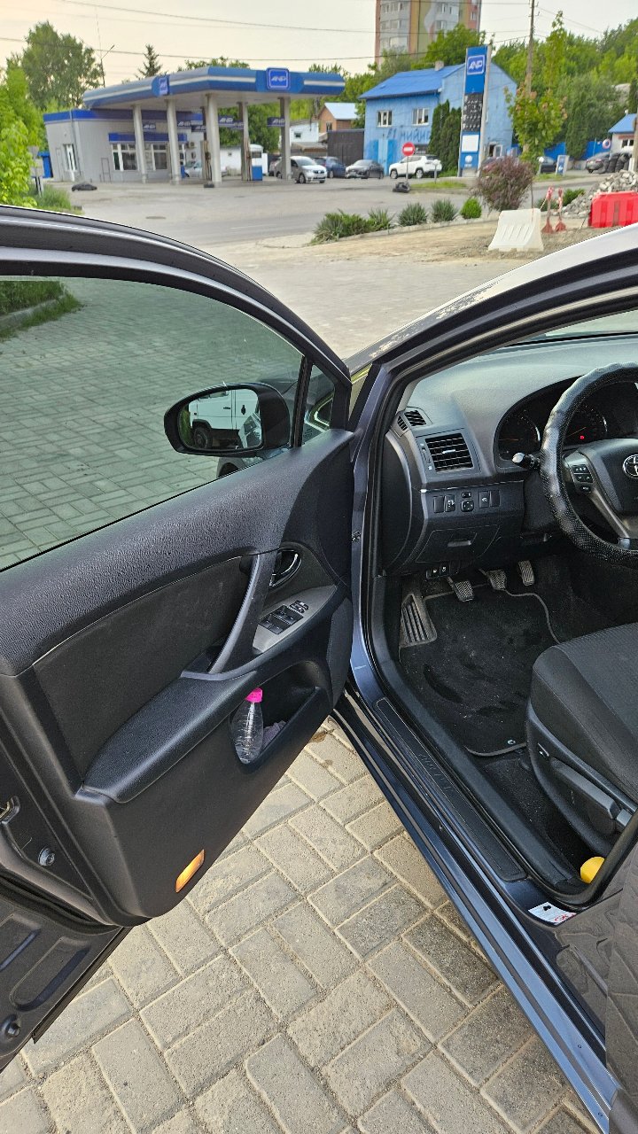 Toyota Avensis - фото 7