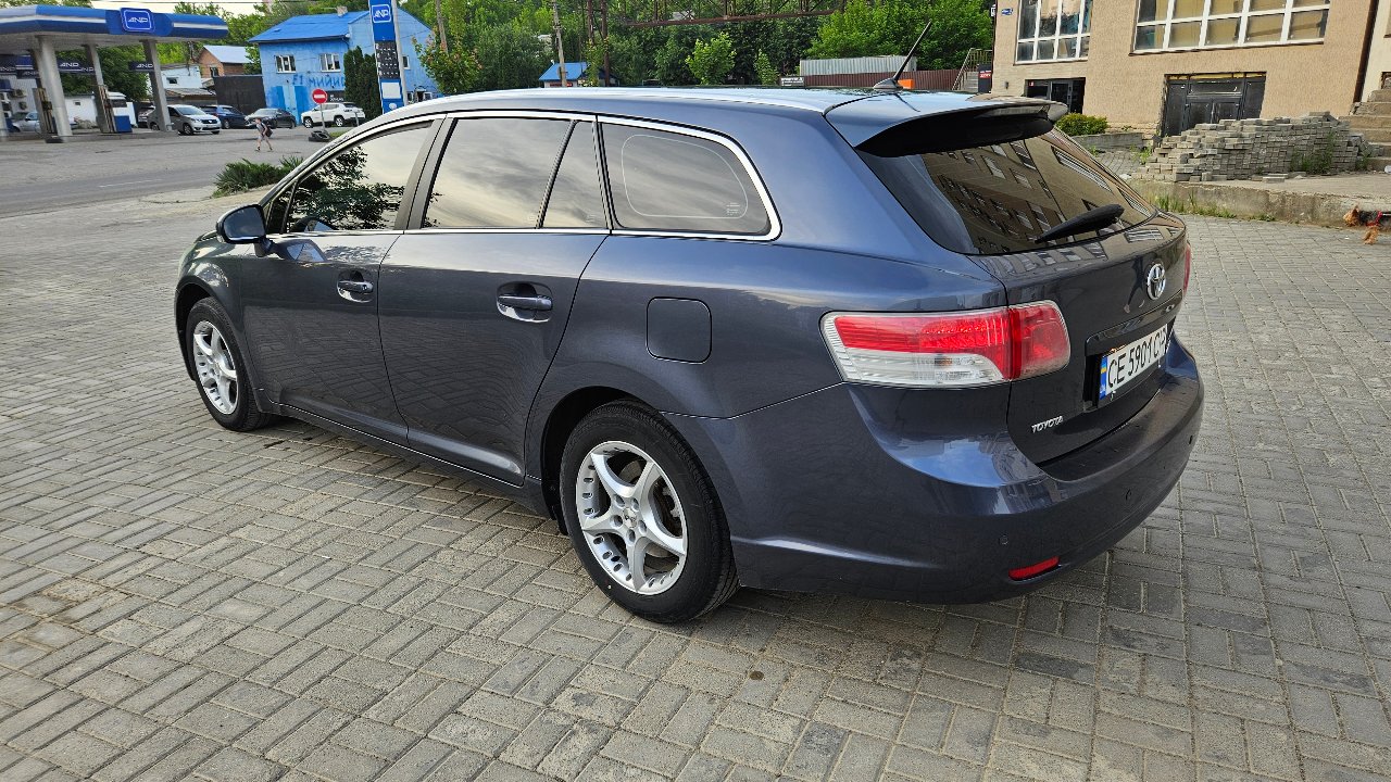 Toyota Avensis - фото 2