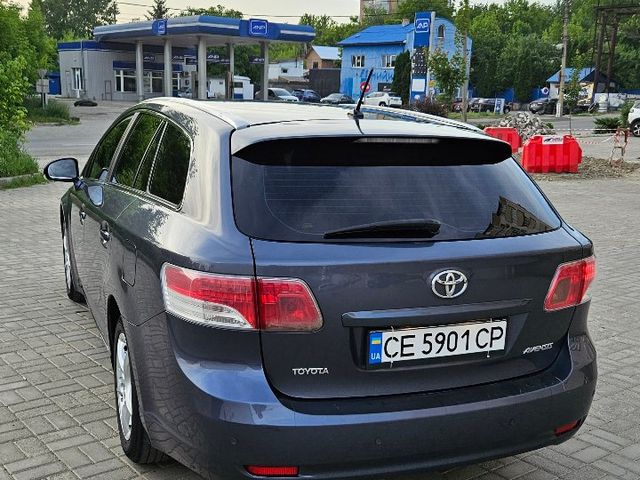 Toyota Avensis - фото 4