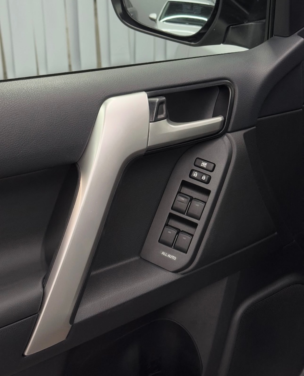 Toyota Land Cruiser Prado - фото 6