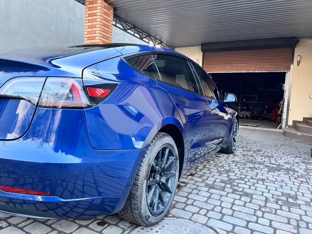 Tesla Model 3 - зображення 5
