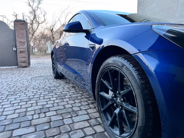 Tesla Model 3 - зображення 4