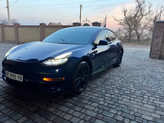 Tesla Model 3 - зображення 1