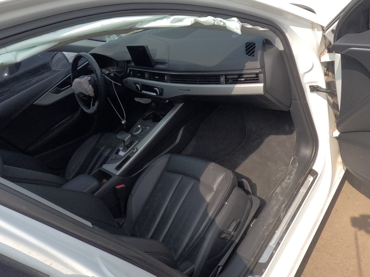 Audi A4 - фото 7