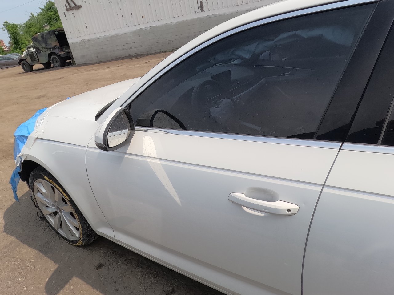 Audi A4 - фото 8