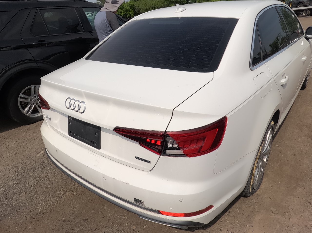 Audi A4 - фото 1