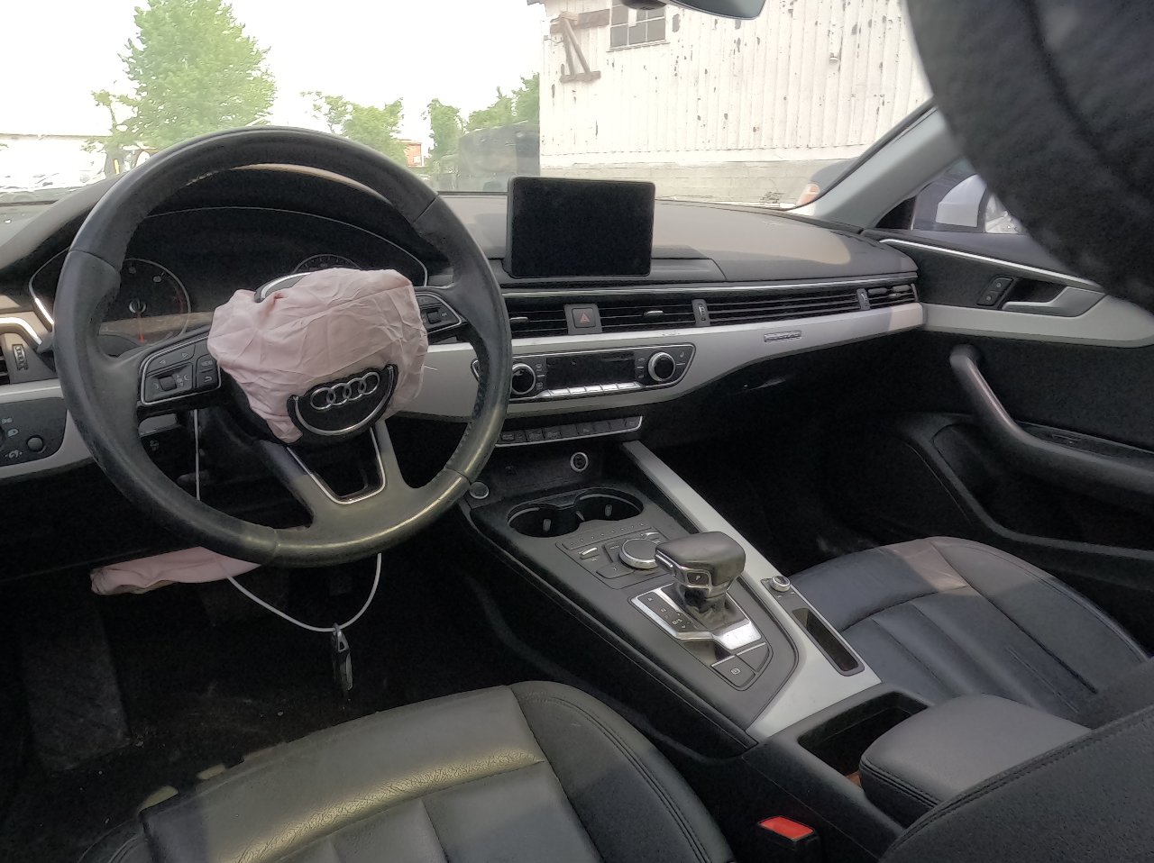 Audi A4 - фото 5