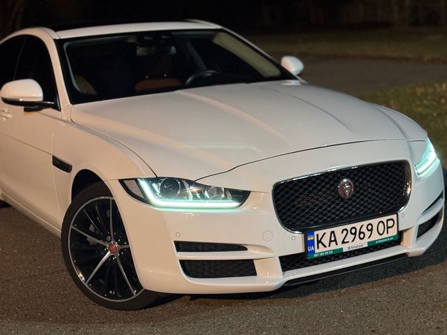 Jaguar XE - зображення 1