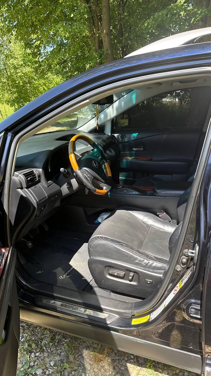 Lexus RX - фото 25