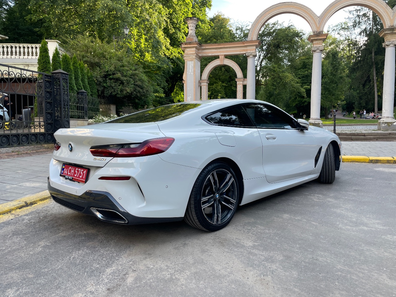 BMW 8 серії - фото 9