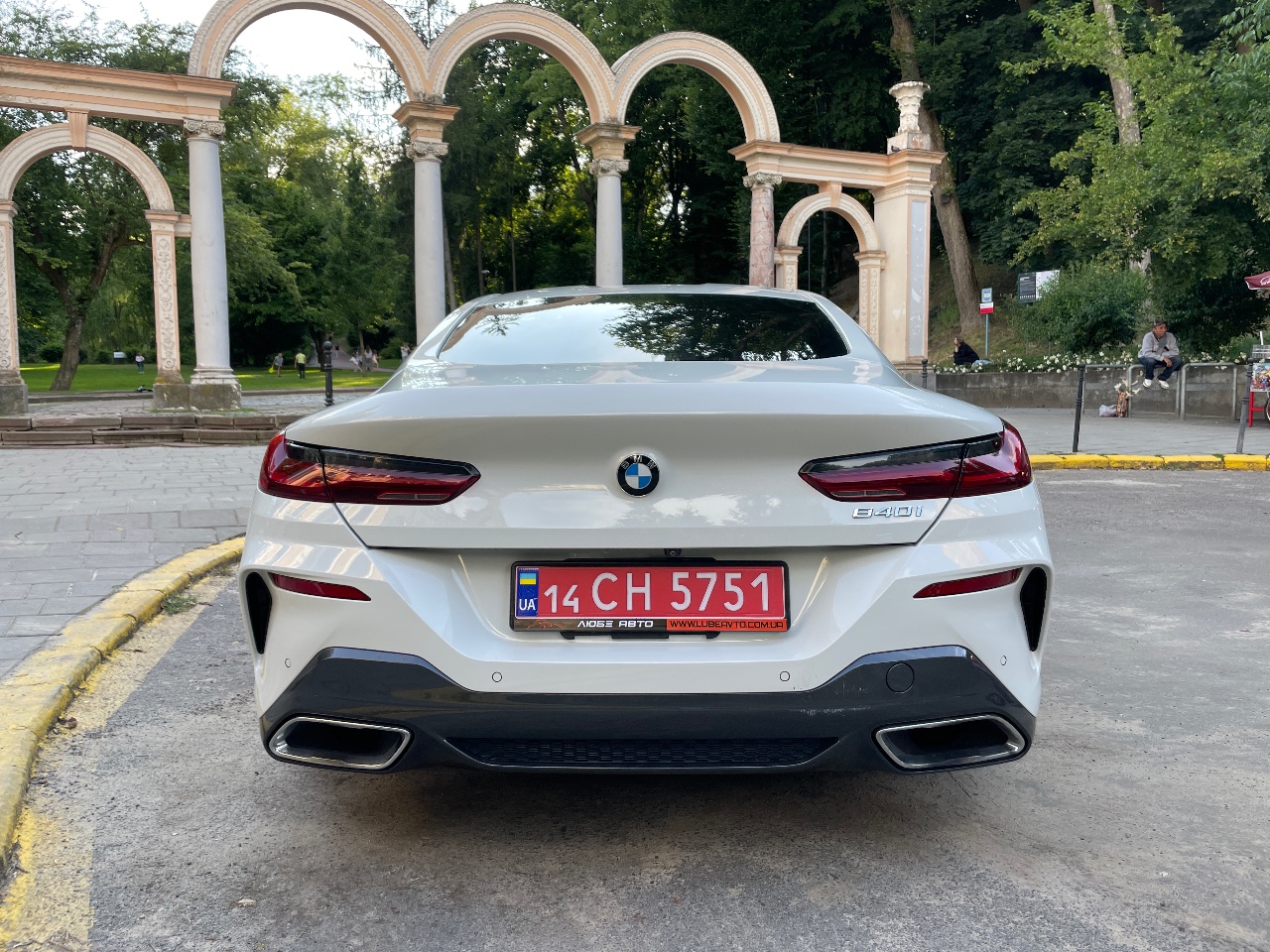 BMW 8 серії - фото 7