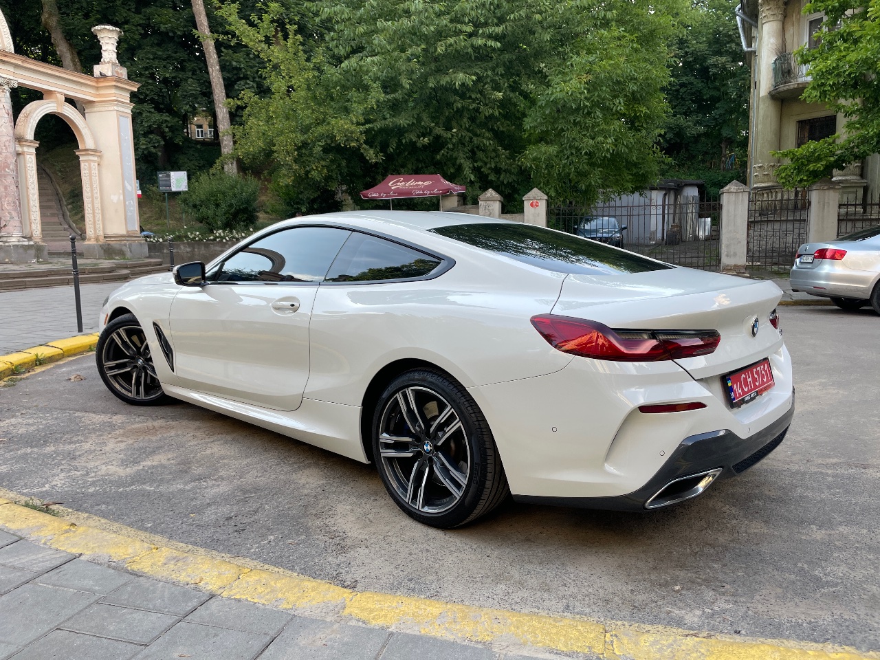 BMW 8 серії - фото 4