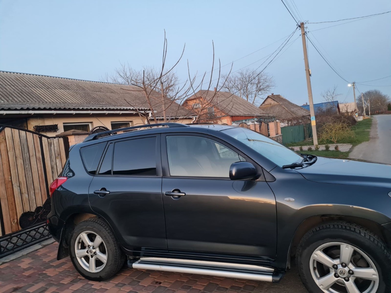Toyota RAV4 - фото 2
