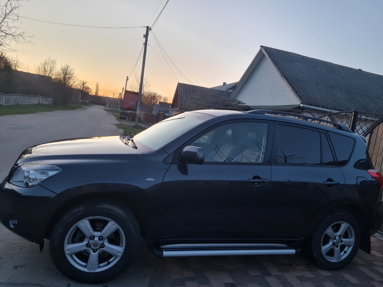 Toyota RAV4 - фото 7