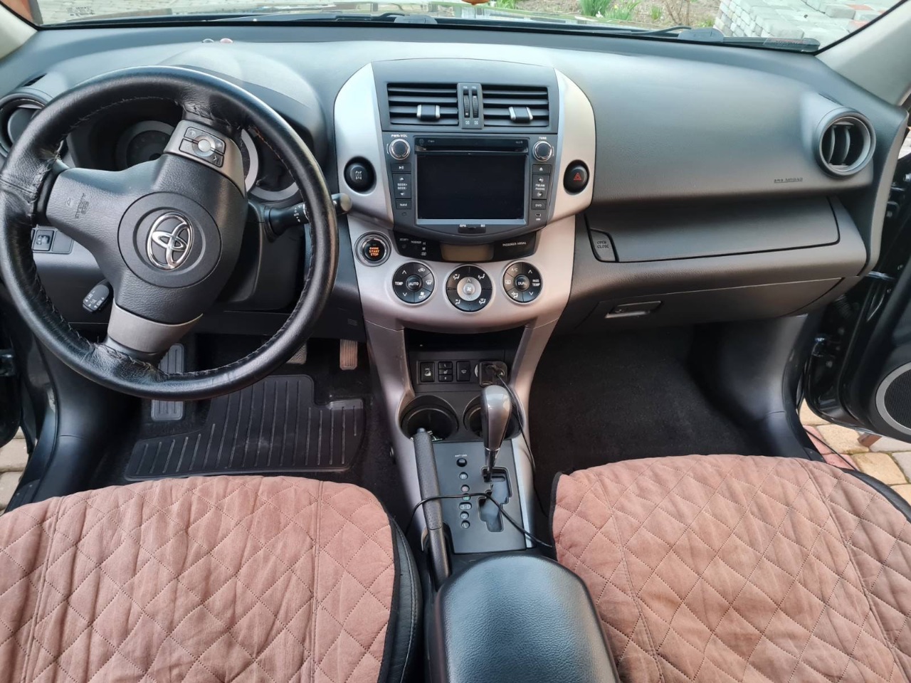 Toyota RAV4 - фото 9