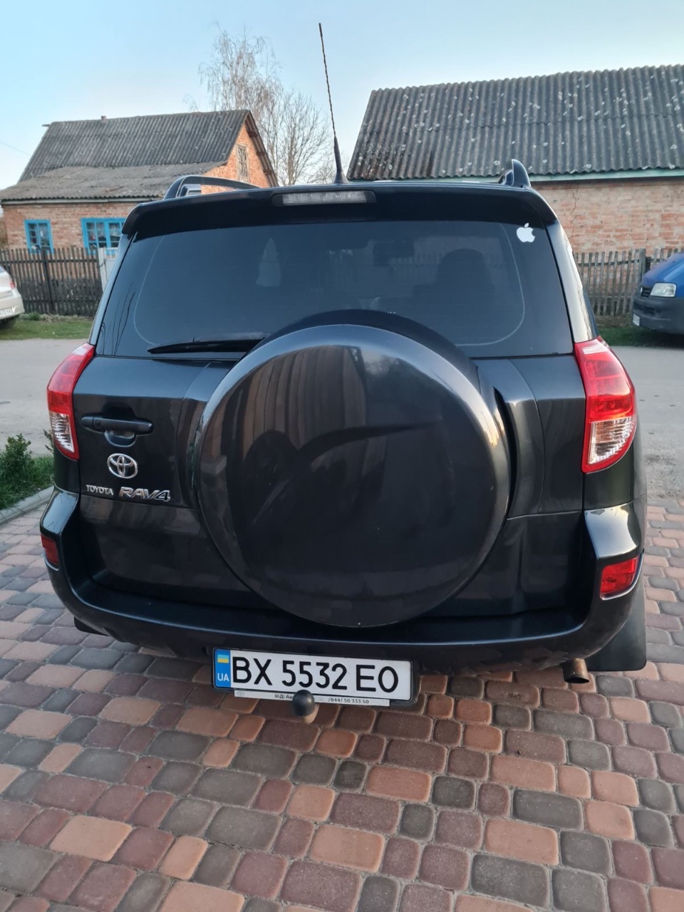 Toyota RAV4 - фото 3