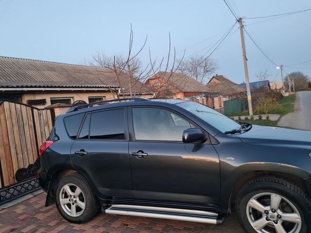 Toyota RAV4 - фото 2
