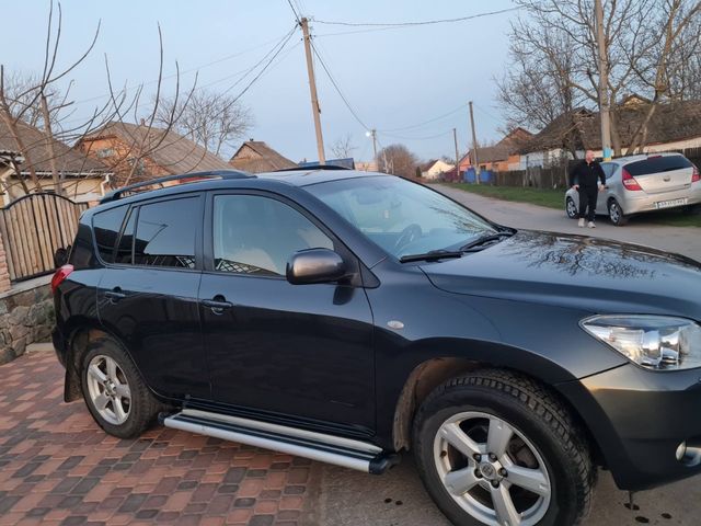 Toyota RAV4 - фото 5